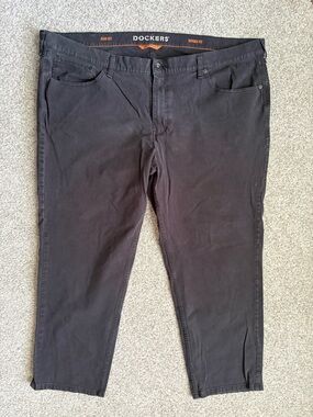 Dockers Men's Chinos in Dark Charcoal Gray